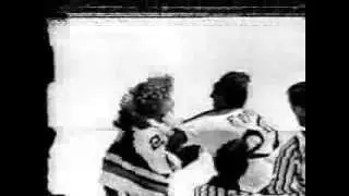 Nick Fotiu vs Brian Spencer (news clip) Oct 19, 1977
