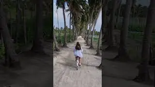 Walk around island. Maldives.Thoddoo