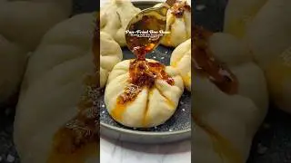 Pan-Fried Bao Buns That looks spicy but juicy inside