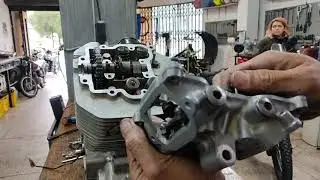 Armado del motor de una Suzuki DR 650, parte IV...