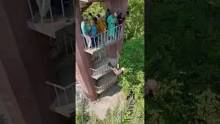 Commando instructor showing how to Rappel with safety.