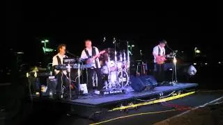 The Ravelers shufflin' some SRV...