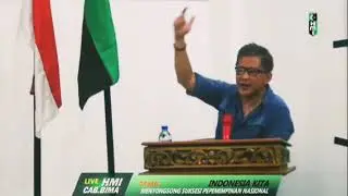 Rocky Gerung Memberi Materi Pada Diskusi Panel HMI