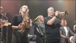 Collins Live Experience - Sussudio (Phil Collins, 1984)