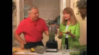 Debra Maffett with Kerry Pharr| How to Make a Green Smoothie
