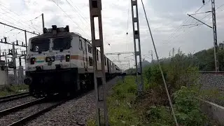 12475) Shri Mata Vaishno Devi Katra SF Express Is Going In High speed