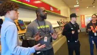 Angry Verizon Employee FORCED Chairblind Out of the Store
