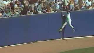 Winfield robs Armas of a homer in 1981 ALCS Game 2