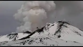 Catania, 26/12/2025, lo spettacolo dell&rsquo;Etna in eruzione