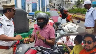 Vijayawada Police Innovation Awareness Campaign Gives Rose Flower to Helmet Users @ApSmartNews