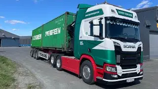 Hammar sideloader, unloading and loading containers!
