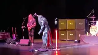 Snake Oil performing &ldquo;No more Tears&rdquo; by Ozzy