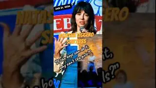 Comedian Natasha Leggero ditches shirt#hollywood#usa#celebritynews#uk#shots#hollywoodnews#trending