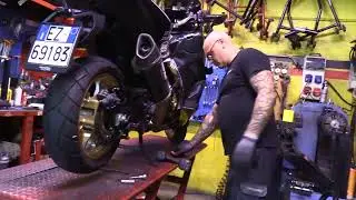 T MAX 560 TECH MAX DARK PETROL HOW CHANGE REAR TIRE