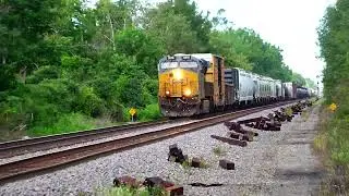 CSX and NS Trains Meet. Union Pacific Manifest Train Roars By. Fast CSX Stack Train + More Trains