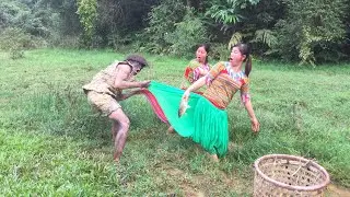 Primitive Life -Two Ethnic Girls Catching Fish In The Abandoned Swamp Meet The Forest People