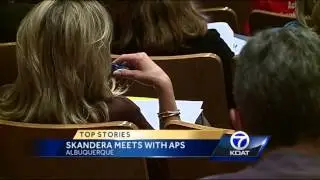 APS top brass meets with Hanna Skandera