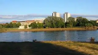 Elbe Dresden mit Blick auf Altstadt und Waldschl&ouml;&szlig;chenbr&uuml;cke