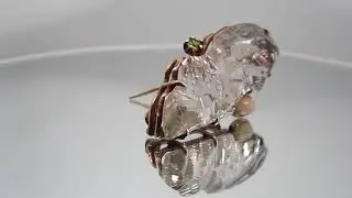 Bicolor topaz brooch.