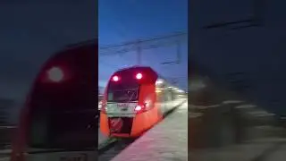 ЭС2Г-020 пролетает вечернюю зимнюю станцию колпино, снимал с Андреем