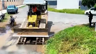 要致富先修路，出动了小推土机对一条土石方道路进行回填维修！ #头条双星激励计划 #推土机 #解压 #土石方工程 @ThinkBook #ThinkBook酷睿Ultra画江山