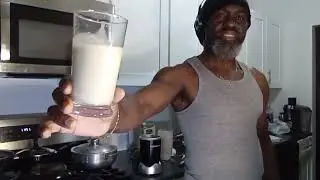 REFRESHING SMOOTHEE BANANA, OATS, AND COCONUT MILK 🇯🇲🇯🇲🇱🇷🇱🇷DELICIOUS 😋 