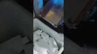 Extrusion blow molding machine for HDPE washing bottle