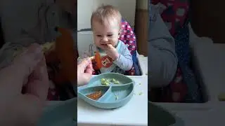 Машуня снідає 