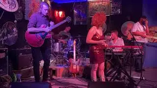 Garnet & Soul - 50 Ways to Leave Your Lover - Live