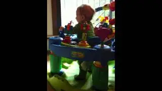 Exersaucer vs Bouncer :o)