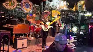 Meg Williams - Red House (cover) guitar solo
