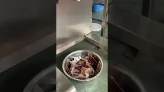 Diversified and efficient sauce packaging machine. Suitable for automatic packaging