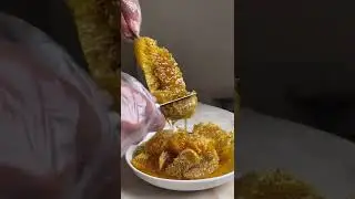 🍯Raw Honey Squeeze👇Do you like honey? #honey #honeycomb #satisfying