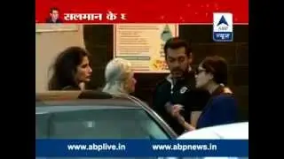 Wahida Rehman hugs and meets Salman Khan