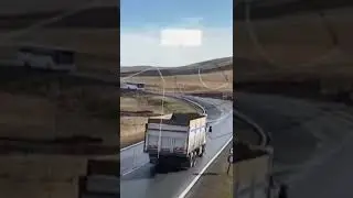 Ağrı'da 7 kişinin hayatını kaybettiği trafik kazasında otob&uuml;s&uuml;n geliş anı kameraya yansıdı