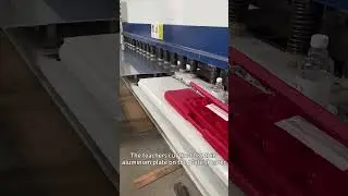 The teachers cut the 6082 thin aluminum plate on the plate shearer