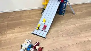 I tried driving a car through a multi-storey car park of Japanese toy Tomica