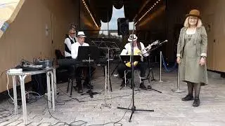 Dankos Swinging Pack : Nå Skrufa Fiolen , sång Cecilia Wennerström