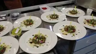 Ron Blaauw en Julius Jaspers koken met Aziatische topkoks in East Meets West