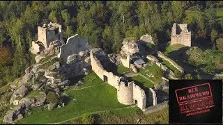 Руины Крепости Флоссенбюрг Бавария на гранитной скале.