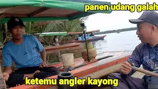 Ketemu angler kayong...mancing udang galah di paket.