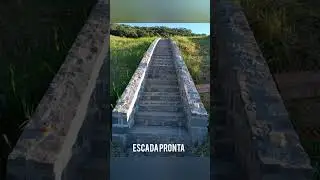 Escada r&uacute;stica de pedra/ Rustic stone staircase