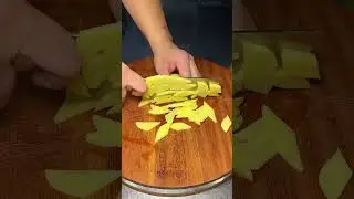Here's a quick tip: How to cut potatoes into diamond-shaped slices quickly🥔✨