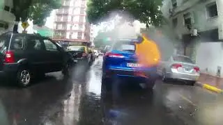 DIA LLUVIOSO HACIA EL TRABAJO