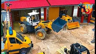 BRUDER RC Wheel loader Construction Company Truck and Tractor working