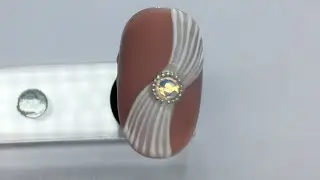 Egyszerű elegáns minta festése- köröm díszítés