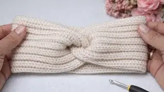 I Didn&rsquo;t Expect This Crochet Headband to Look This Good