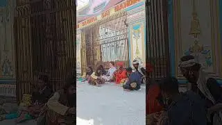 Sadhu vibe near Ganga Ma in Rishikesh 2. #india #indian #sadhu #rishikesh #music #people