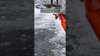 Распылите это средство сегодня вечером, и ваш тротуар больше не замерзнет! #зимнийлайфхак #предот...