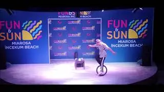 JONGL&Ouml;R CIRCUS SHOW